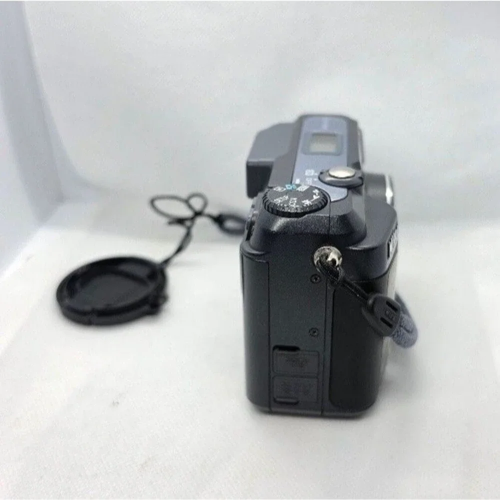 Nikon COOLPIX 880 Compact Digital Camera 3.3MP 2.5x Zoom - Untested/No Battery